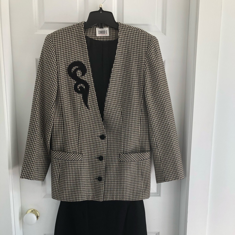 Not available til April
Women's Black and White Houndstooth Blazer